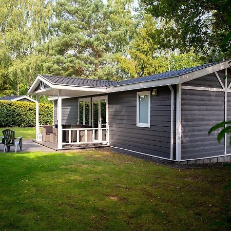 Modern Chalet With Covered Terrace In Nature Rhenen Dış mekan fotoğraf