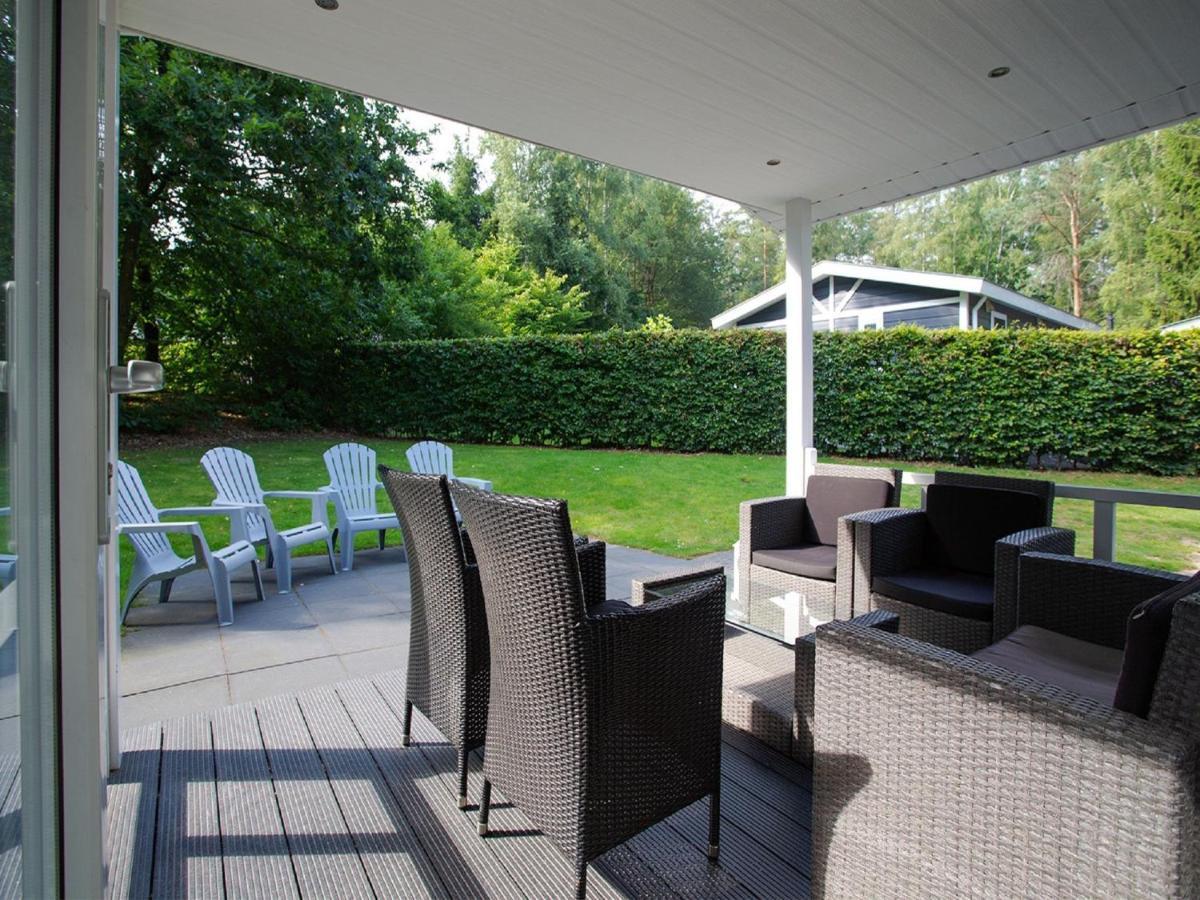 Modern Chalet With Covered Terrace In Nature Rhenen Dış mekan fotoğraf